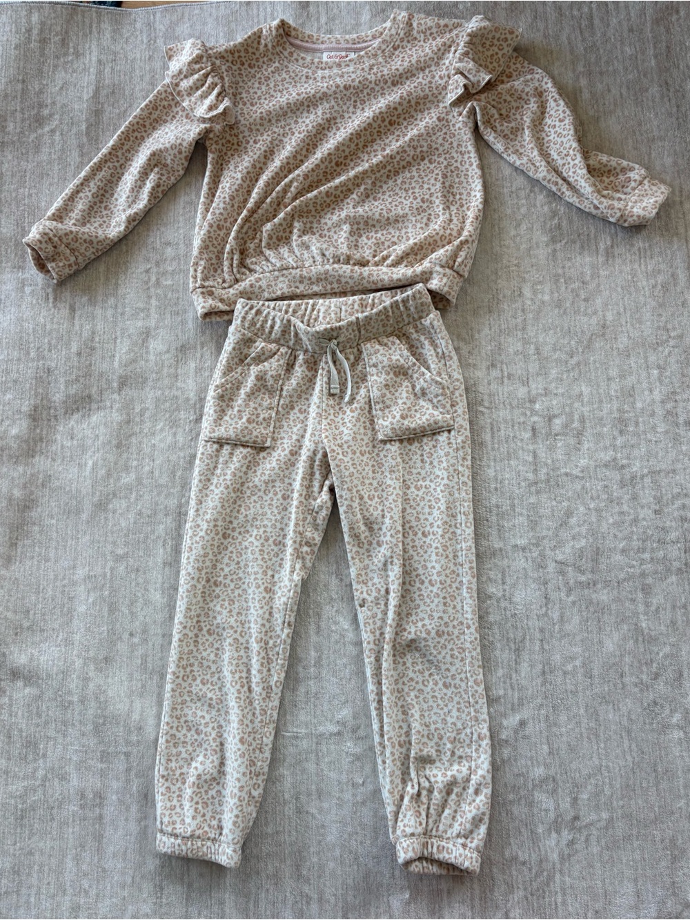 Cat & Jack Girls' Pink Leopard Print Ruffle Sweatshirt and Sweatpants Size: 5T - Picture 14 of 15